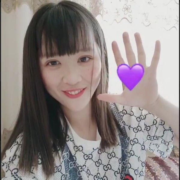 孤独倾心花瓣的照片