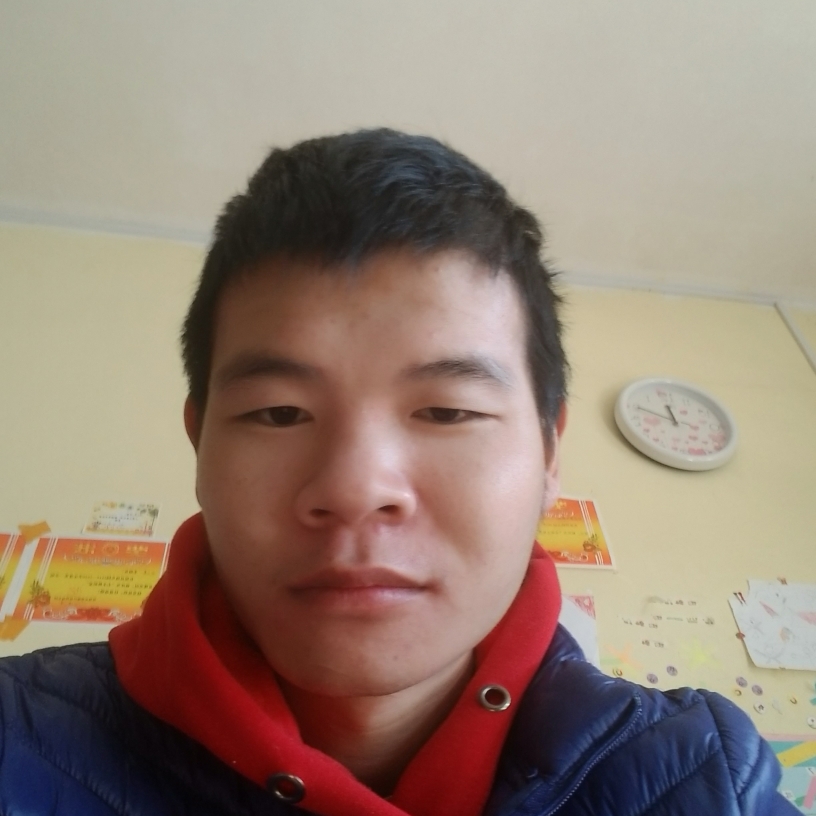 高挑爱恋钢铁侠的照片