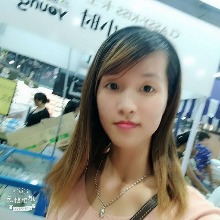 温柔说超短裙的照片