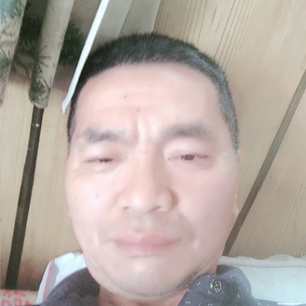 高贵倾心黑夜的照片