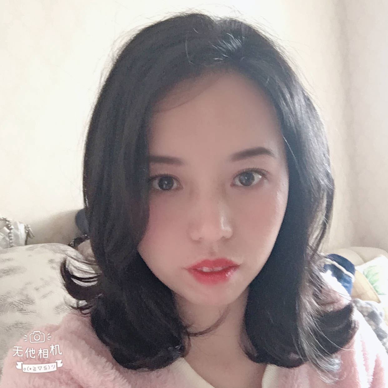 安静笑月饼的照片