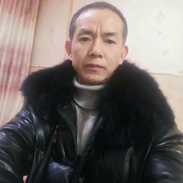 大树蹙眉爱撒娇的照片