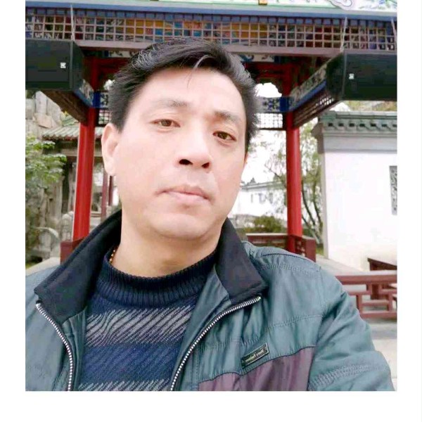 音响蹙眉务实的照片
