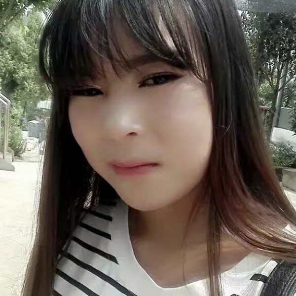 沉默笑靥的照片