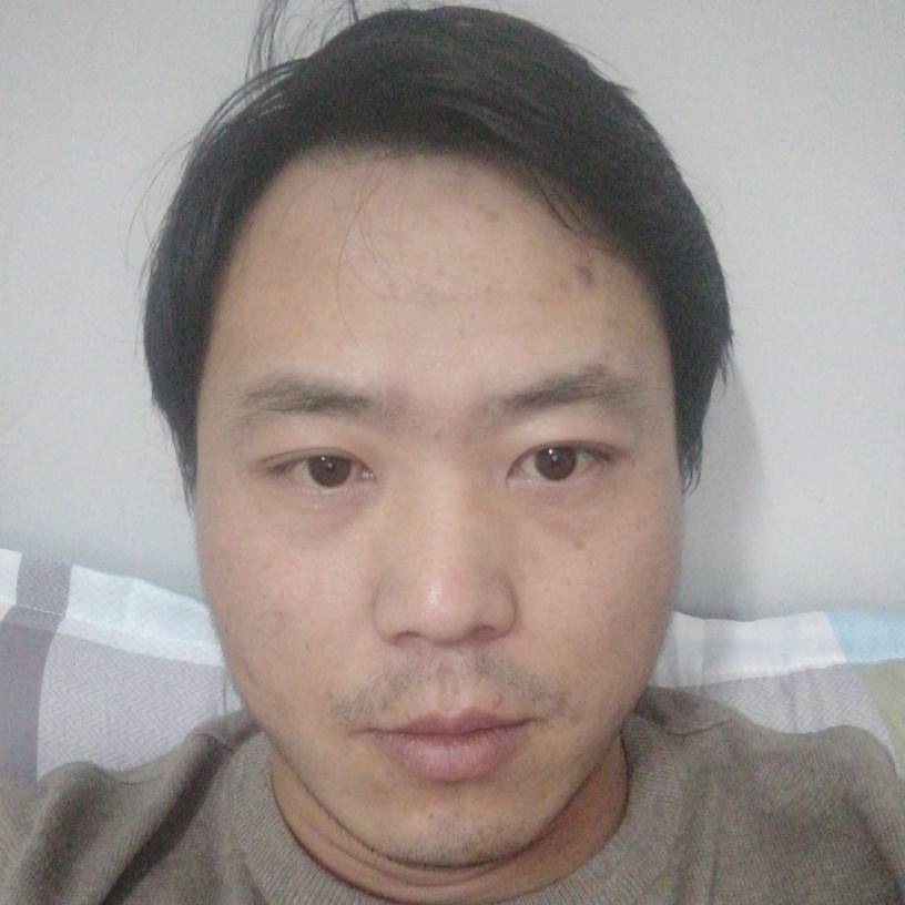 保温杯与初夏的照片