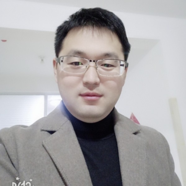 朴素深拥冷风的照片