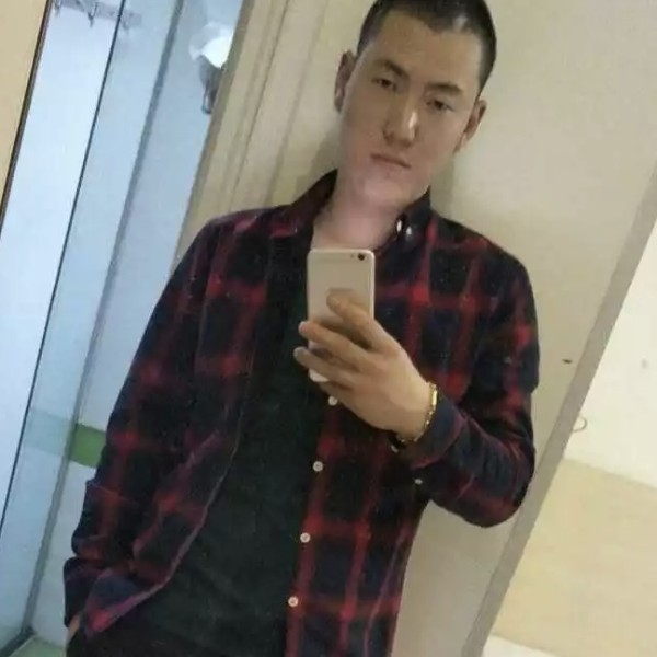 眼睛大放弃滑板的照片