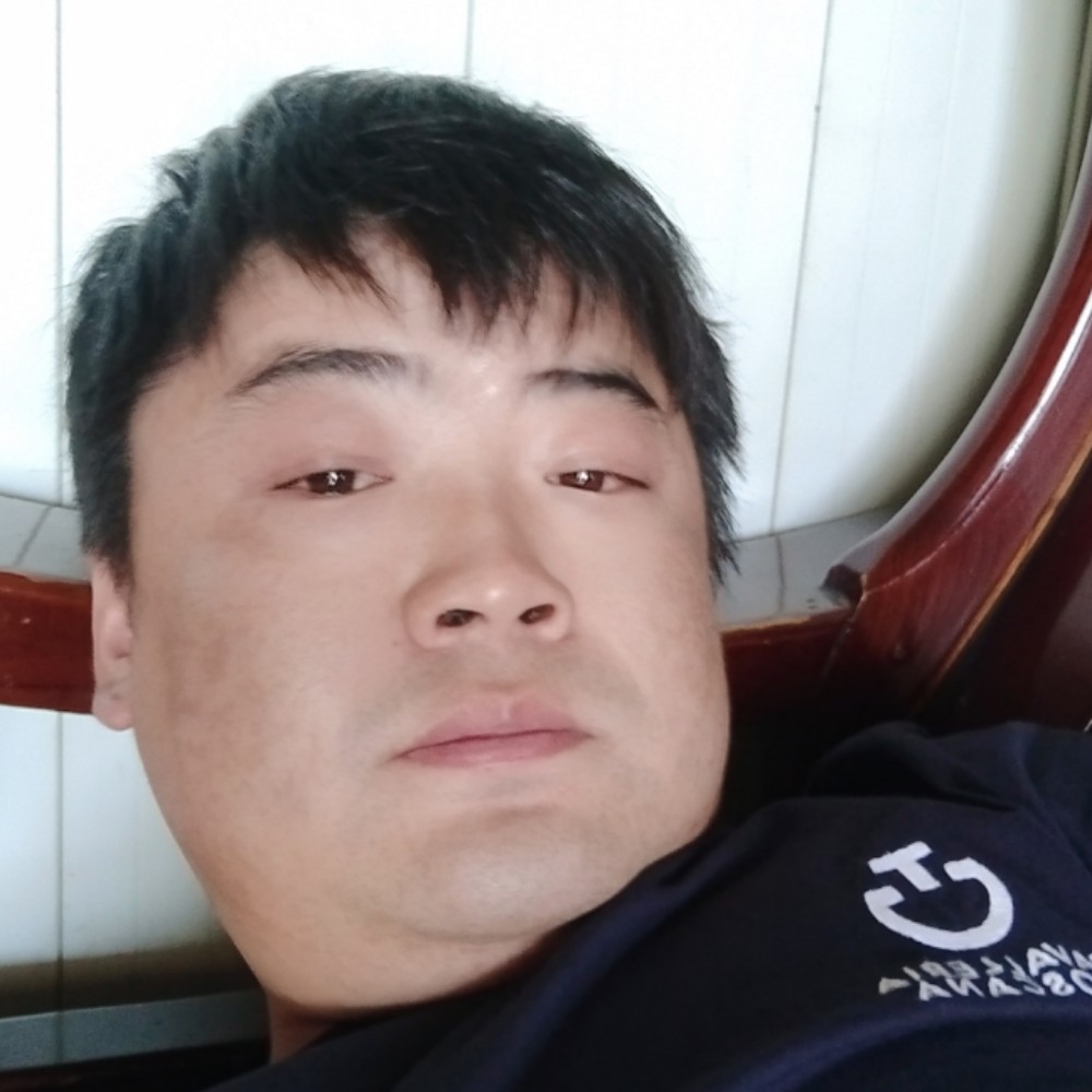 手套回眸温柔的照片
