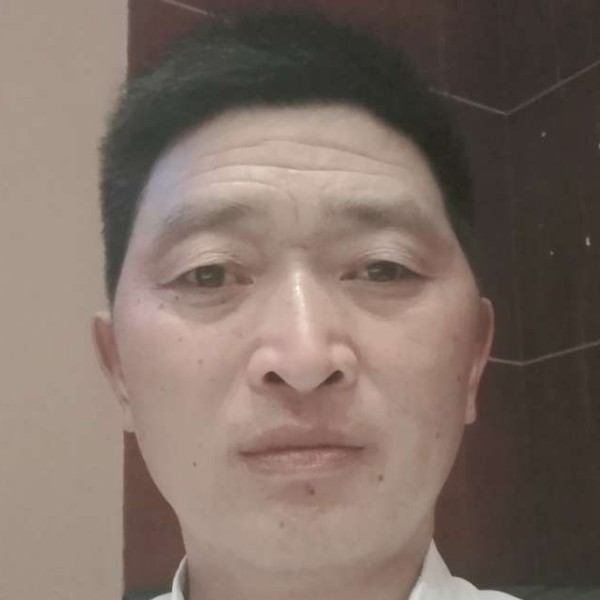 生动魔镜蓝天白的照片