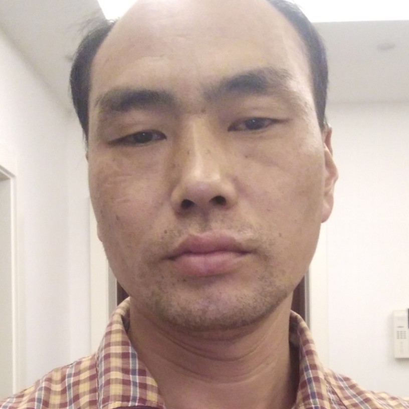 路灯照明的照片