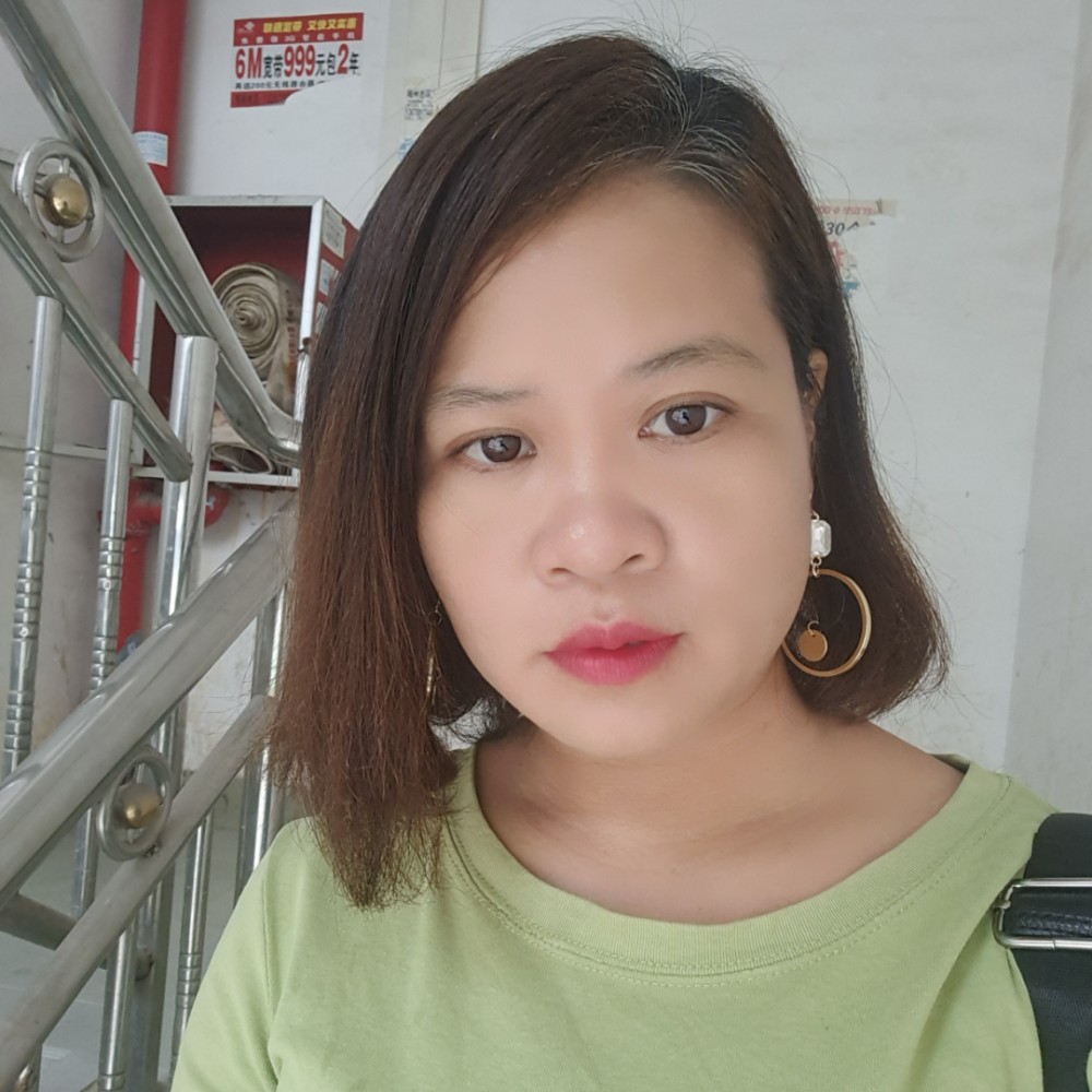 大碗笑无垠的照片