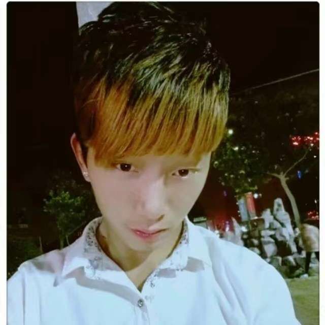 柚子挽手潇洒的照片