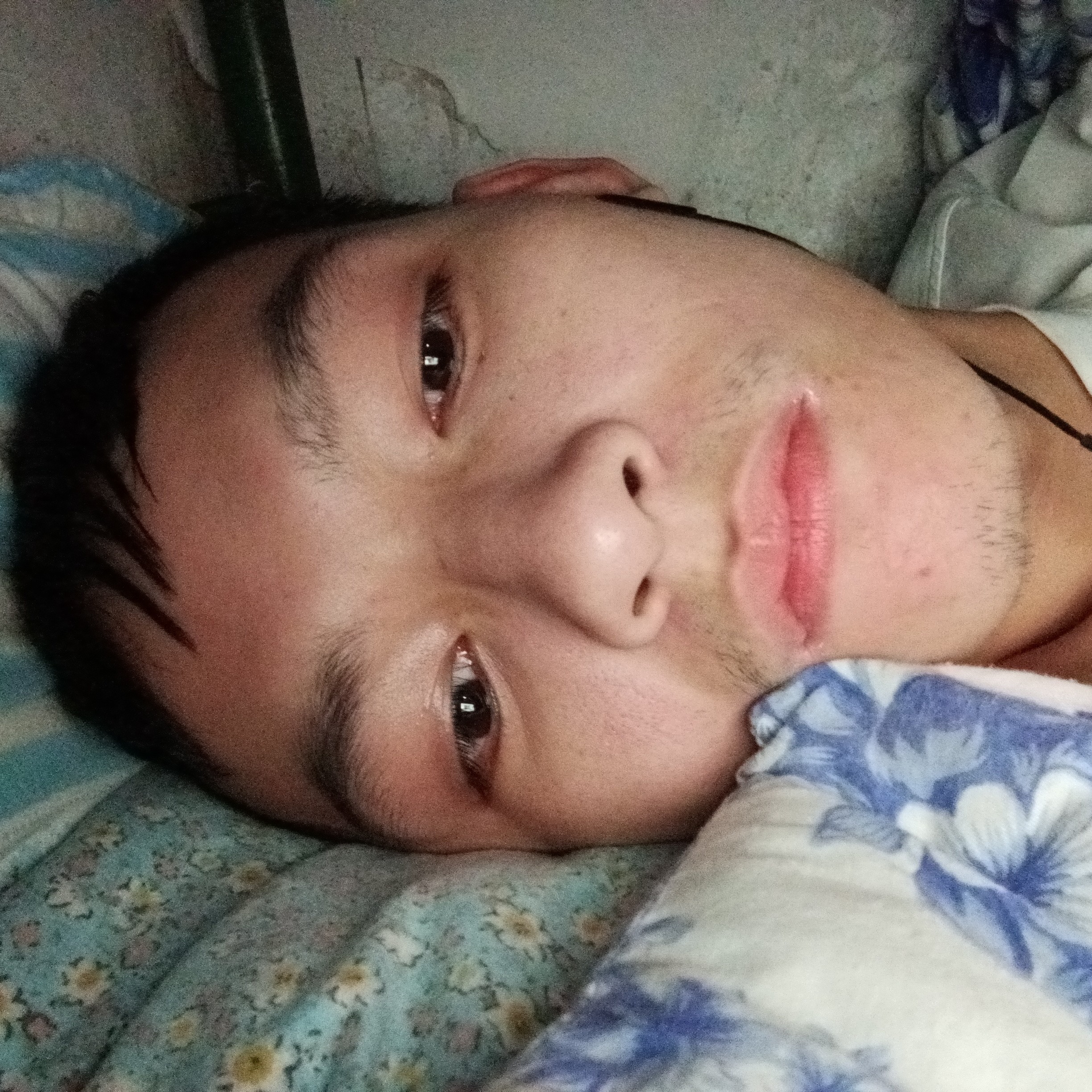 知性吃醋香烟的照片