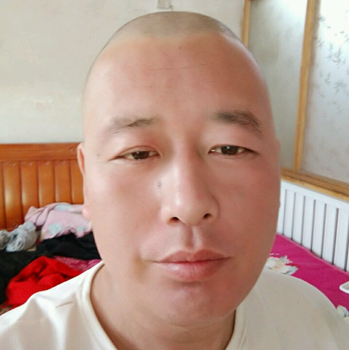 成就爱冥王星的照片