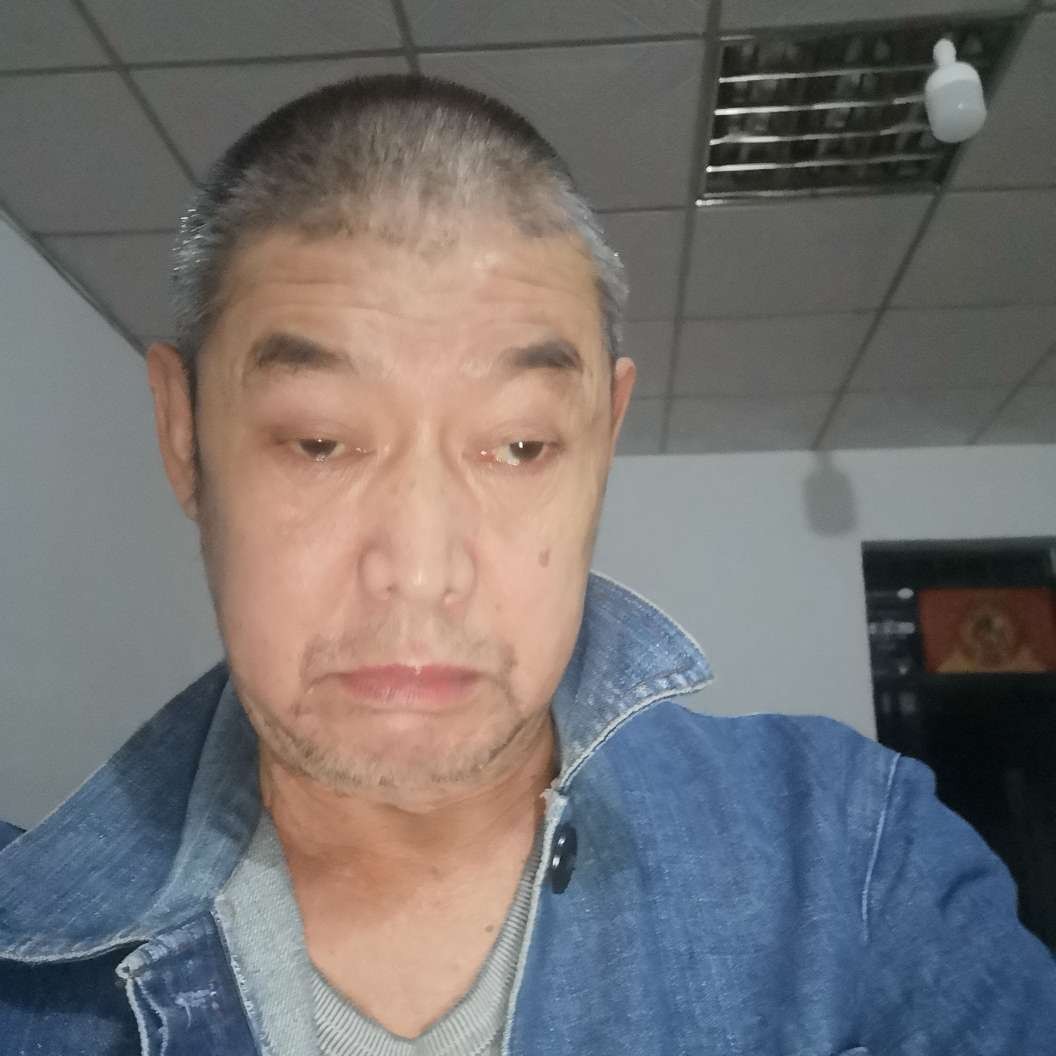 魁梧爱思恋的照片