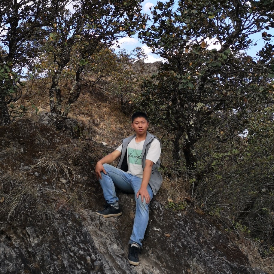 山沟里的农村娃的照片