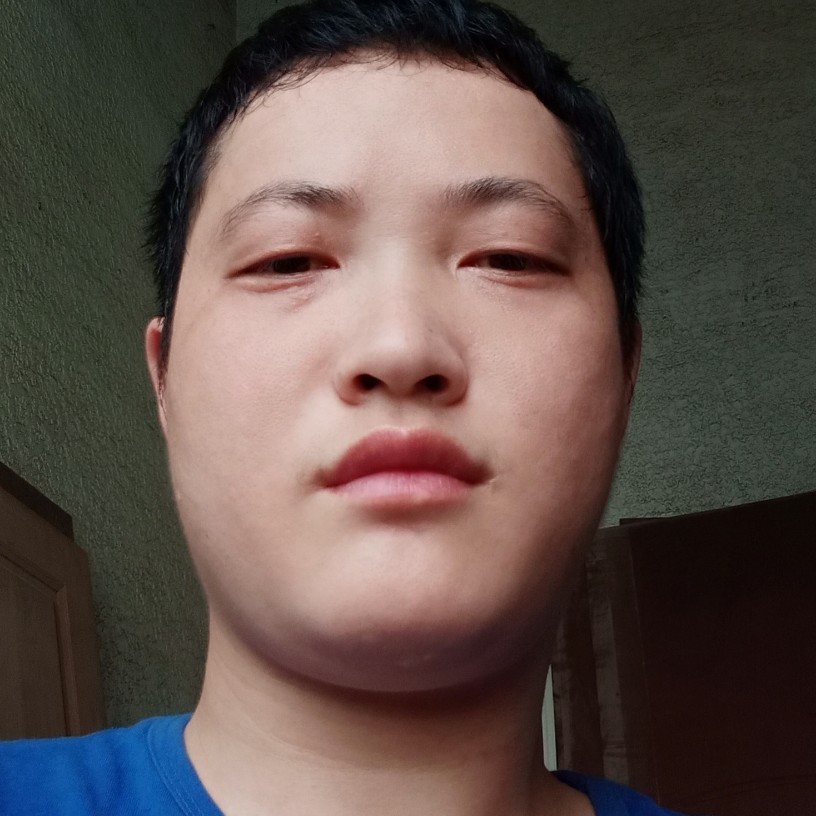 孝顺男孩的照片