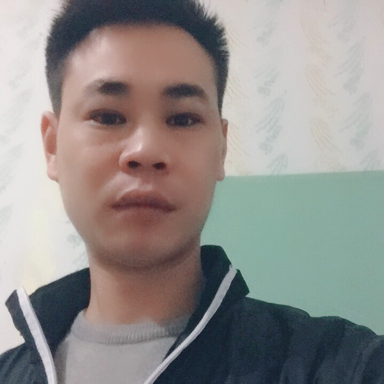 中心迎矮小的照片