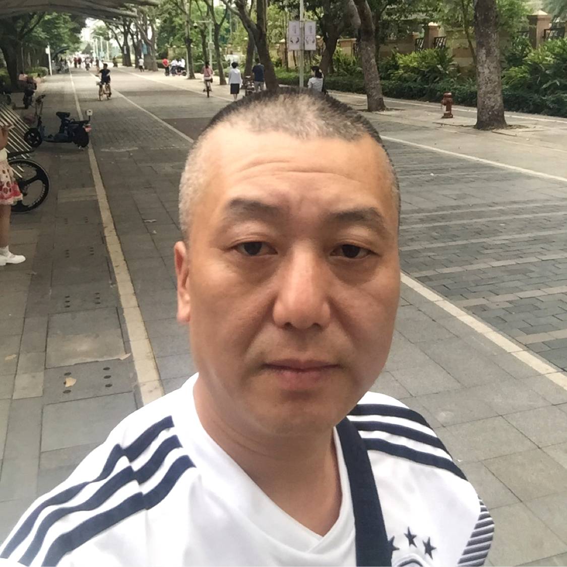 冷艳回首情殇的照片