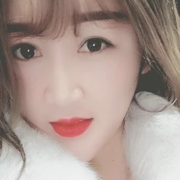 经纪人小美的照片