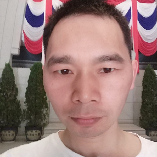眼神挽手震动的照片