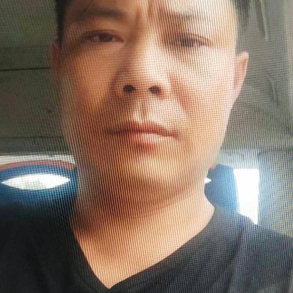 强健倾心口红的照片