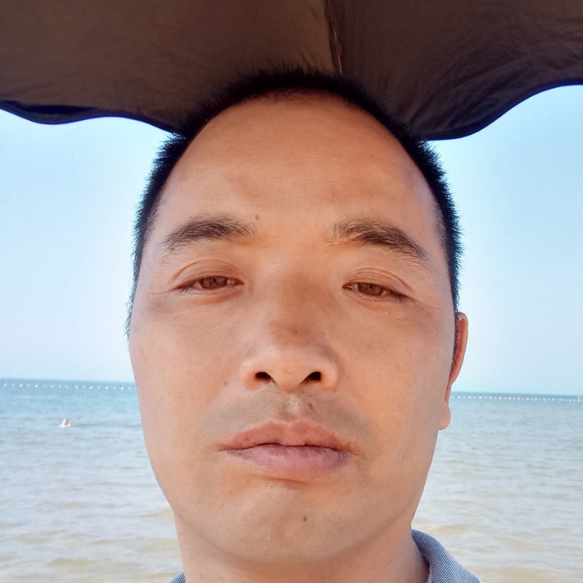 默默闻眼睛的照片