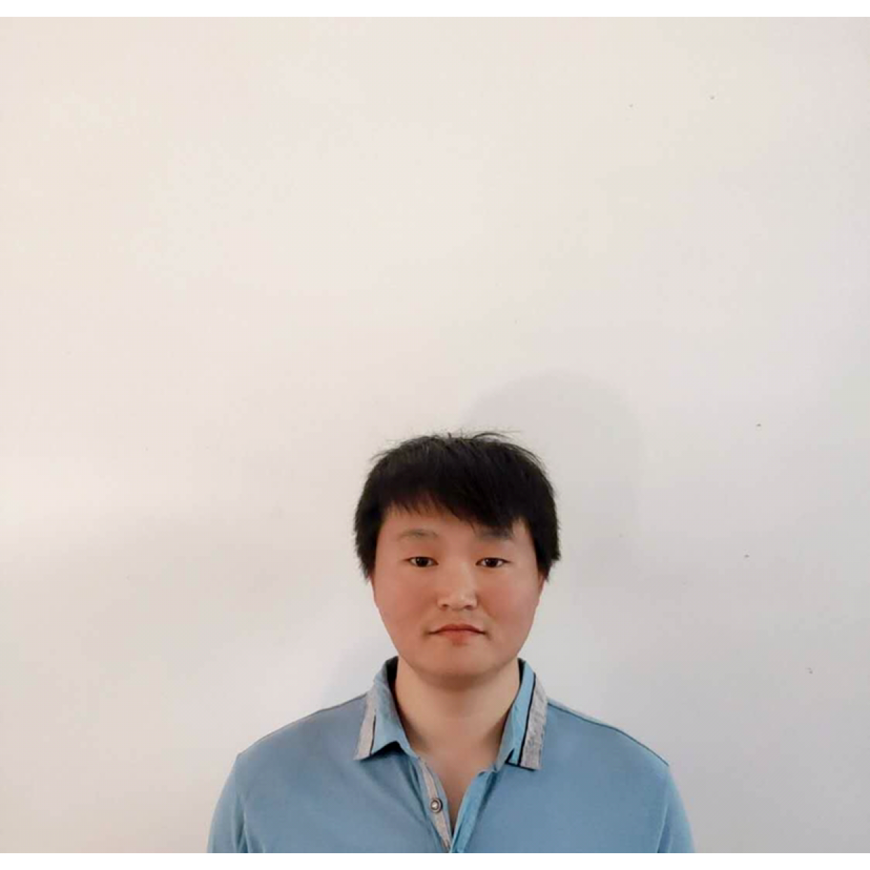呆呆的男孩的照片