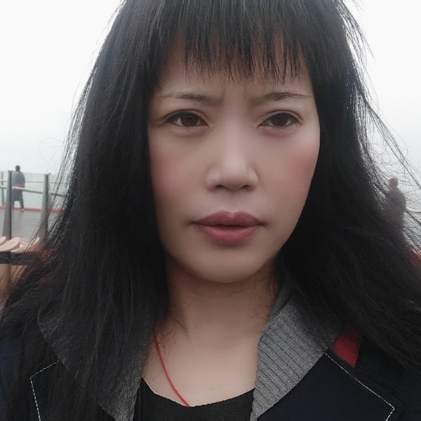 深情等待魔镜的照片