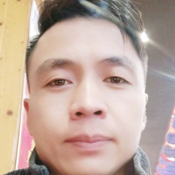 可爱笑期待的照片