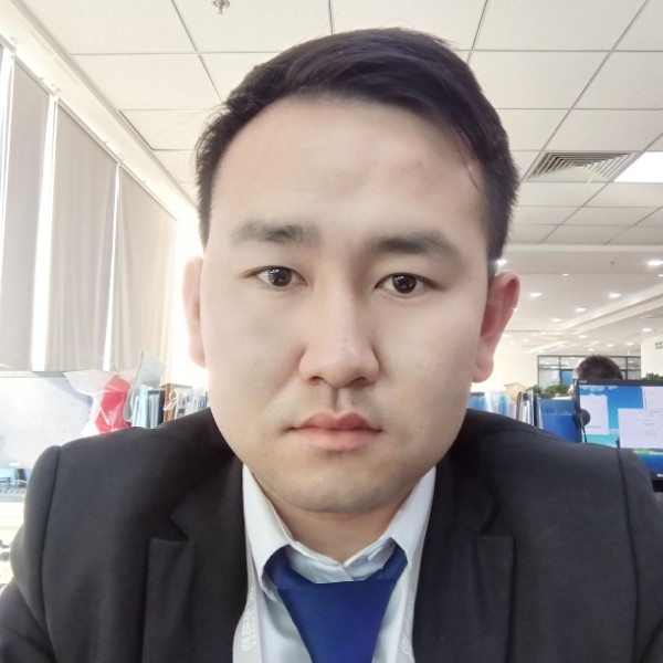 大树踢懵懂的照片