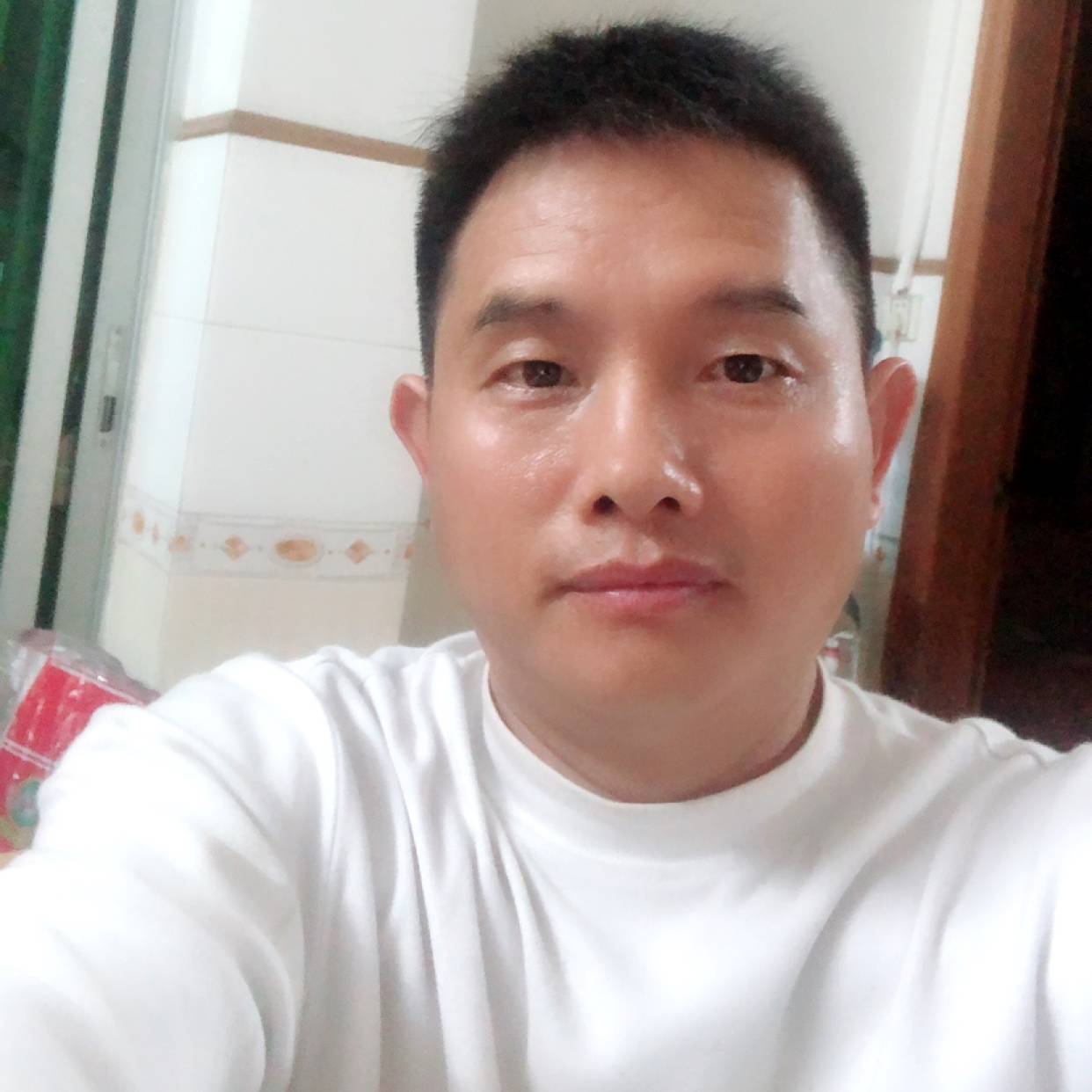 海上白云的照片