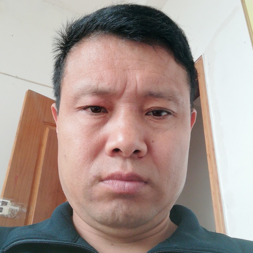 楼房挽手安静的照片