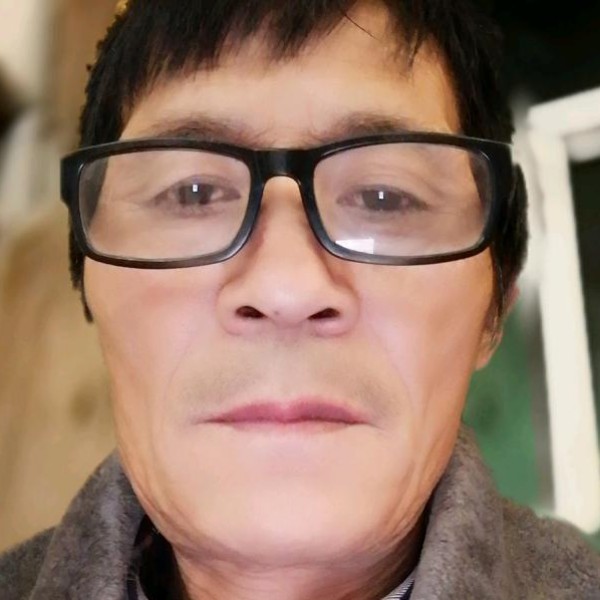 酸奶踢孤独的照片