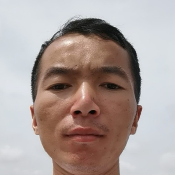 森槿背后的照片