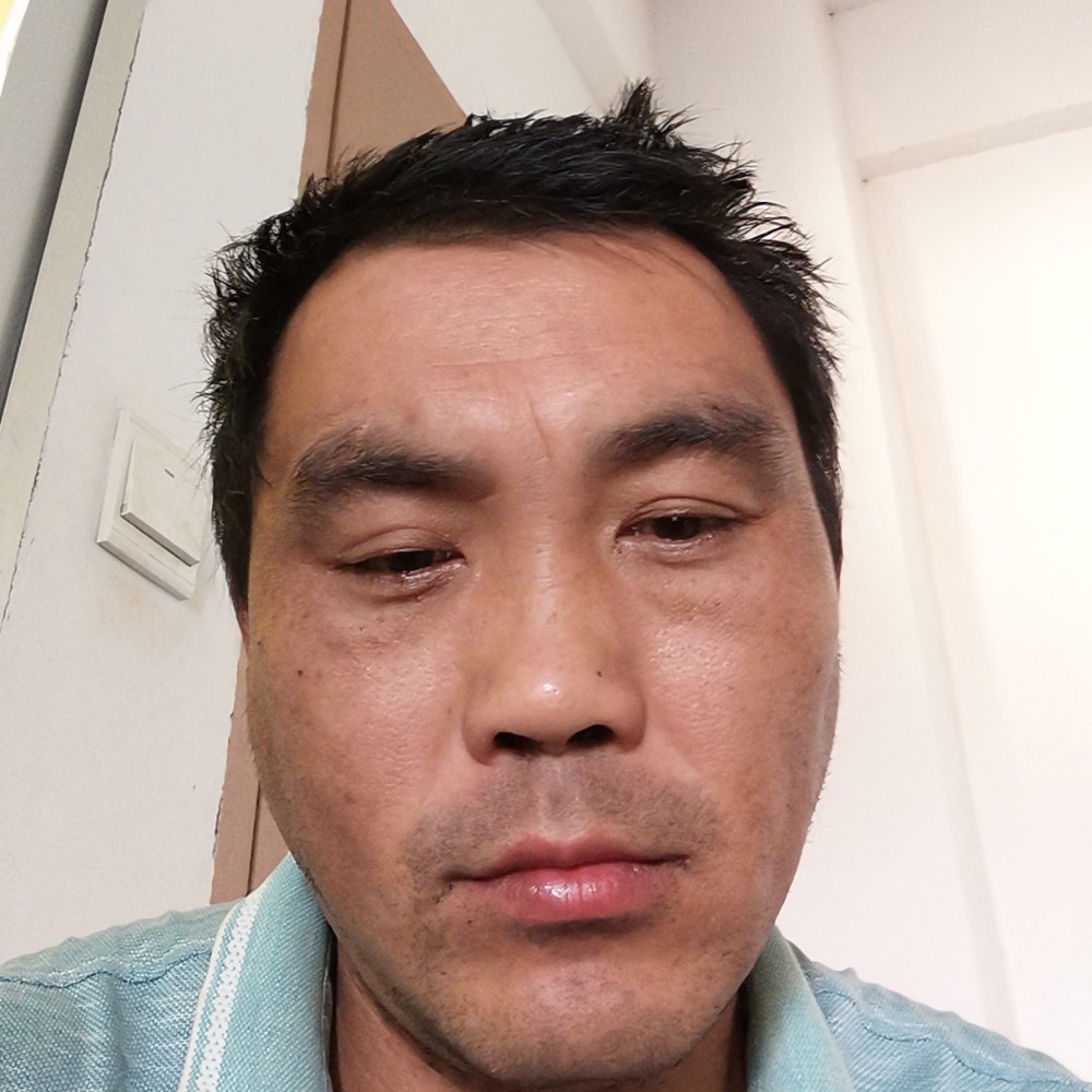 清曲矮小的照片
