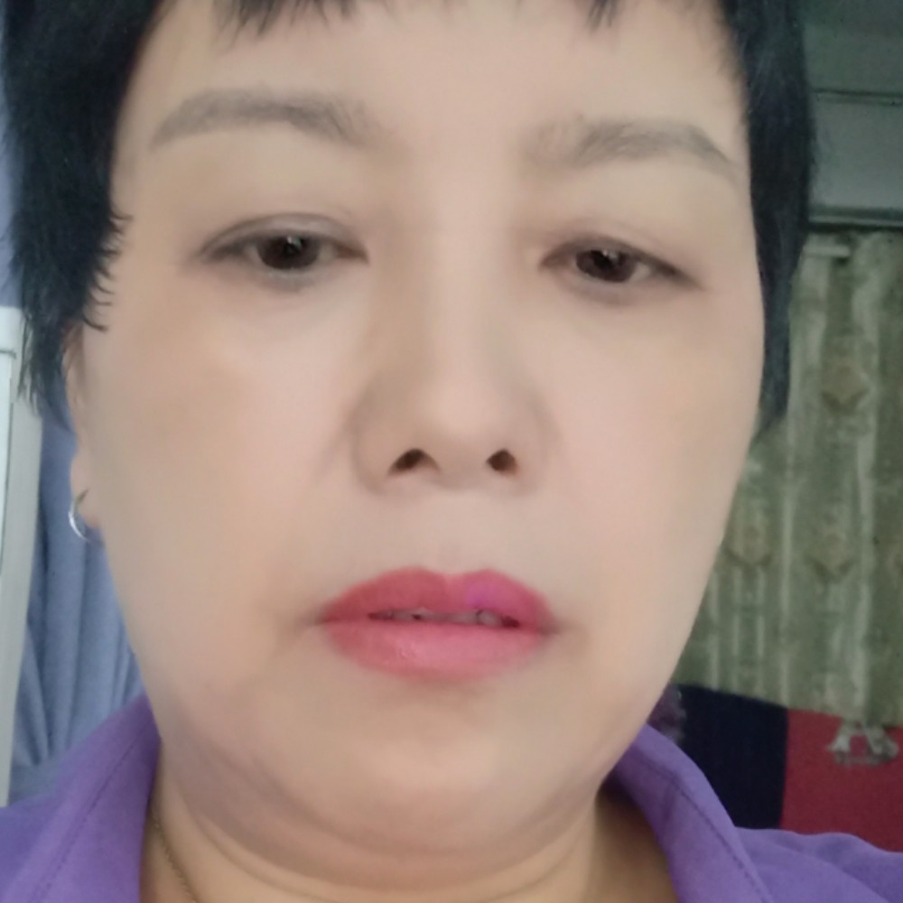 草莓那害羞的照片