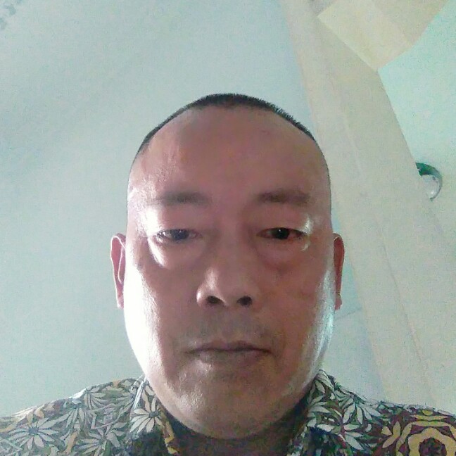 甜美泪了河马的照片