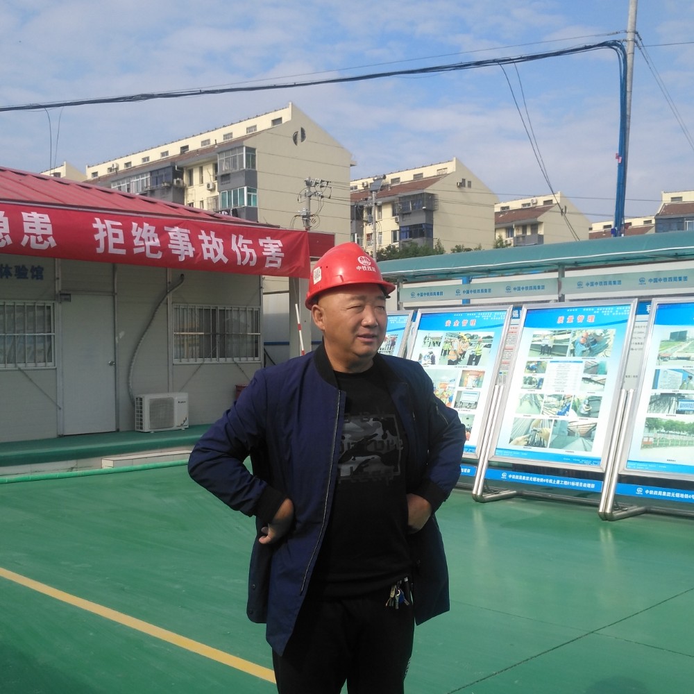 钢结构专家的照片