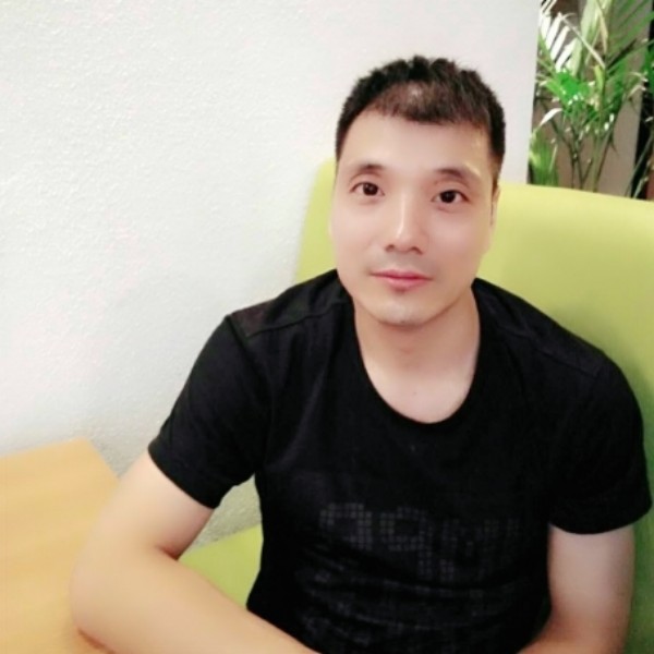 江湖帅哥的照片