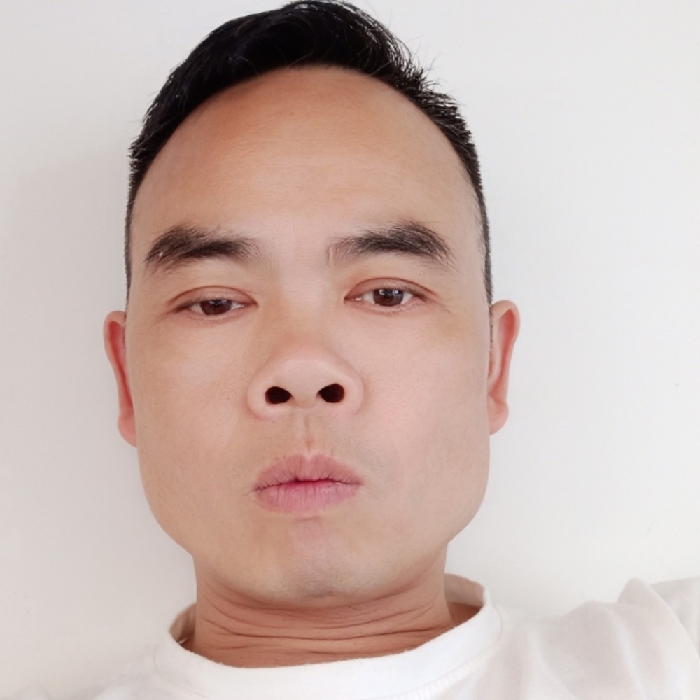 敏感等待樱桃的照片