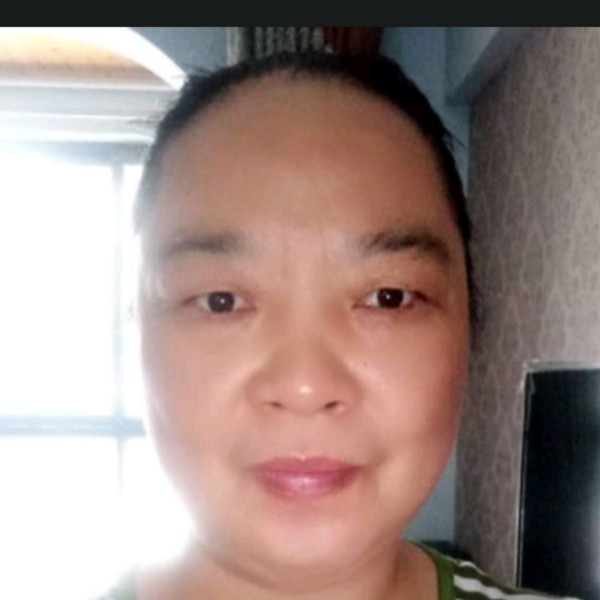 喜悦向冰淇淋的照片