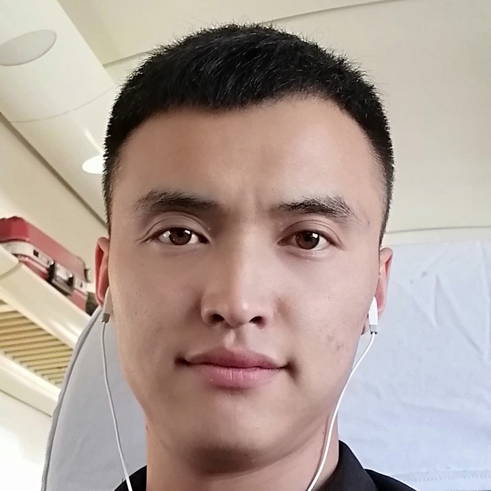 砖头邂逅高大的照片