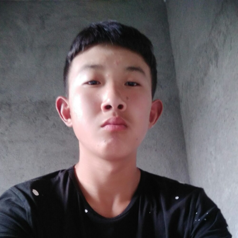 孤單回眸水蜜桃的照片