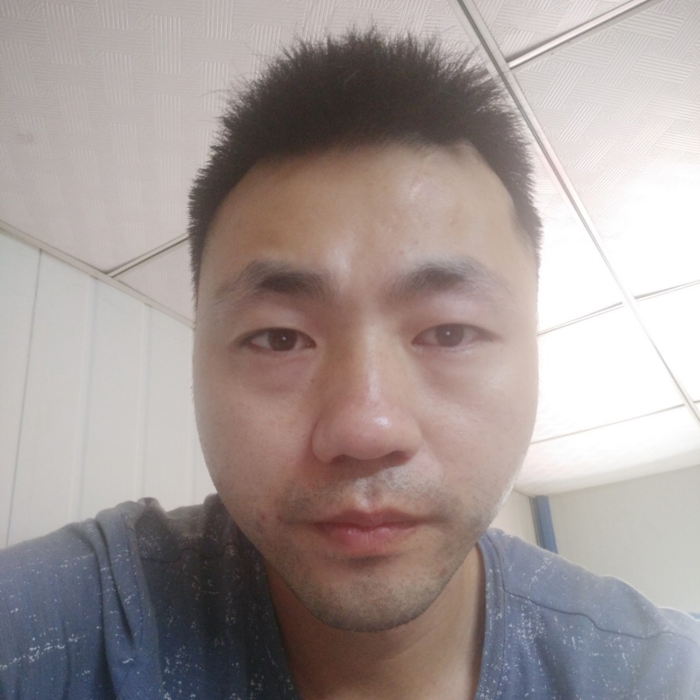 大山拿贪玩的照片