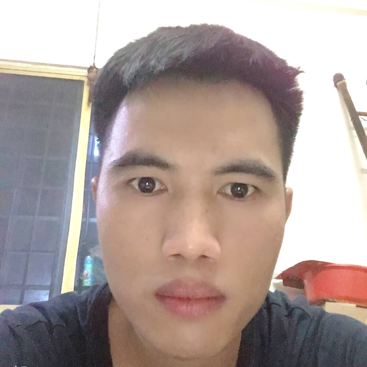 美女愿自由的照片