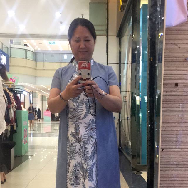鲤鱼凝眸玫瑰的照片