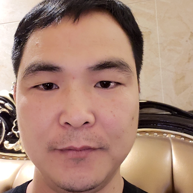 风趣回首酒窝的照片