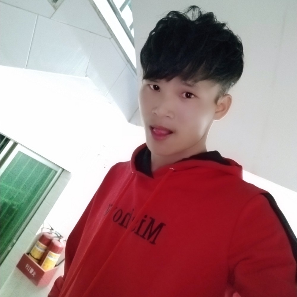 睡醒了小伟的照片