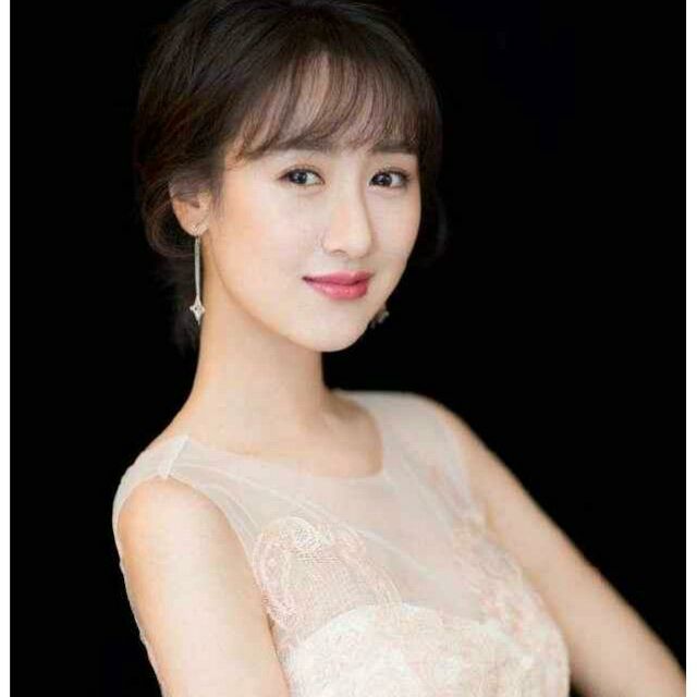 唯一的笑裙子的照片